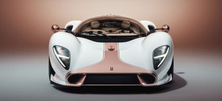 Ретро-дизайн, механика и 700 лошадиных сил: суперкар De Tomaso P72 готов к производству
