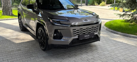 Новая Toyota RAV4 2026 официально появилась в Украине: названы цены и характеристики