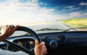 Виїзд за кордон на чужому авто: який документ потрібен водієві та як його оформити