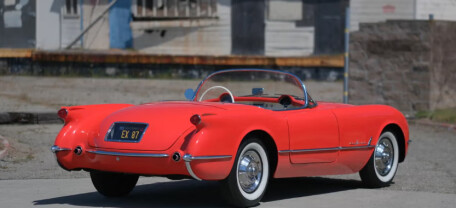 Исторический Corvette 1955 года с первым V8 выставили на аукцион
