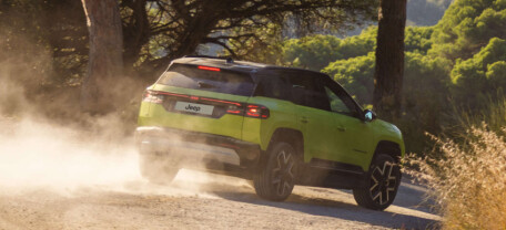 Новий Jeep Compass Summit з гібридом вже доступний в Україні: комплектація та характеристики