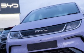 Продажі Tesla в Європі різко впали, а китайський BYD нарощує оберти