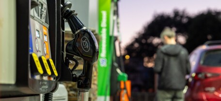 Дизель приближается к 100 грн за литр: выгодно ли украинцам переходить на бензин или ГБО