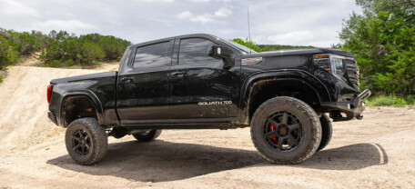 Hennessey превратила GMC Sierra в 700-сильный внедорожный пикап