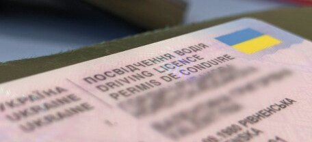 Прострочене посвідчення водія під час воєнного стану: хто може законно керувати автомобілем і коли документ все ж доведеться замінити