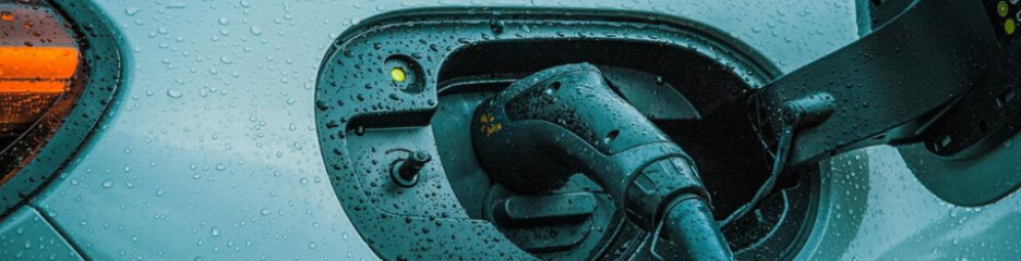 Автогиганты замедляют электрификацию: отрасль пересматривает амбициозные планы