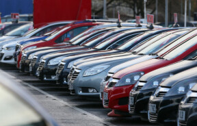 МВС тимчасово зупинило роботу понад 100 авто майданчиків: що виявили інспектори та як це вплине на ринок