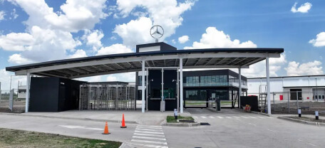 Mercedes-Benz открыл новый завод по производству грузовиков и автобусов