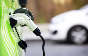 Податкові зміни з 1 січня: чому електромобілі в Україні подорожчають і на скільки