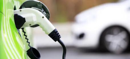 Податкові зміни з 1 січня: чому електромобілі в Україні подорожчають і на скільки