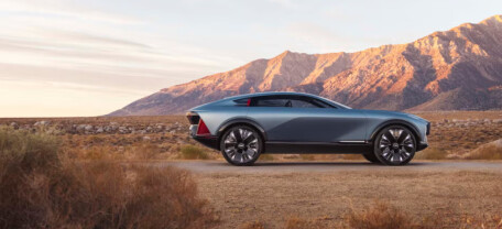Cadillac показав яскравий електричний кросовер Elevated Velocity