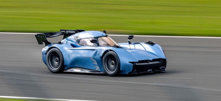 McMurtry Speirling: одноместный электрический суперкар с рекордной прижимной силой выходит в серию