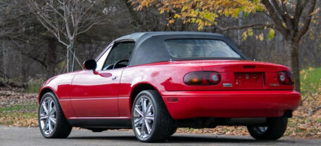 Как маленькая Mazda Miata покорила сердца водителей по всему миру