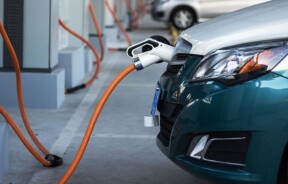 В сентябре украинцы активнее покупали новые авто: рекорд для электромобилей
