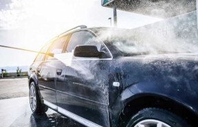 Як безпечно мити автомобіль у мороз: поради експертів
