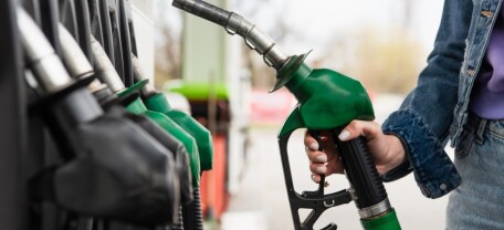 Чи справді повний бак робить автомобіль повільнішим