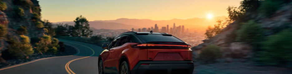 Toyota C-HR 2026: Новий електричний кросовер з 338 к.с. і повним приводом