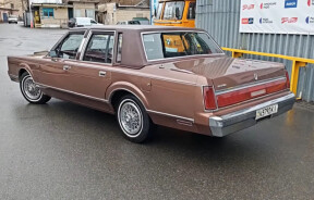 У київському гаражі знайшли унікальний Lincoln Town Car 1985 року