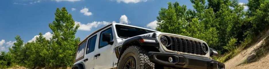 Jeep возвращает легендарную комплектацию Laredo: Wrangler получил ретро-стиль и серьёзную внедорожную подготовку