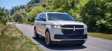 Lincoln представив оновлений позашляховик Navigator 2025 року