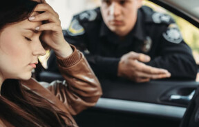 Водители-новички в Украине под прицелом патрулей: законны ли штрафы за «просроченные» водительские удостоверения?