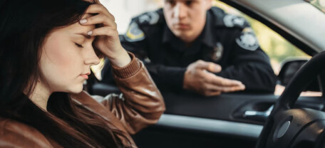 Водители-новички в Украине под прицелом патрулей: законны ли штрафы за «просроченные» водительские удостоверения?