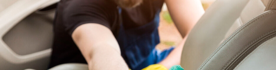 Догляд за шкіряним салоном авто: що робити, щоб уникнути тріщин