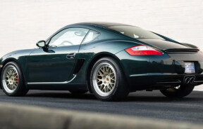 На аукционе в США продают Porsche Cayman S 2007 года с редкой комплектацией