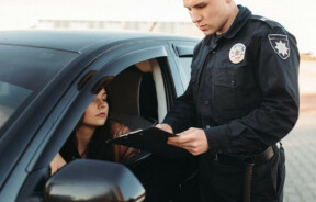 Підроблені документи на авто: яке покарання передбачене законом і як не стати жертвою шахраїв