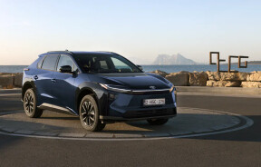 Toyota bZ4X: оновлений електричний кросовер виходить на український ринок