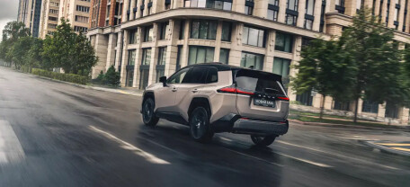 Новая Toyota RAV4 шестого поколения официально вышла на рынок Украины: комплектации, характеристики и цены