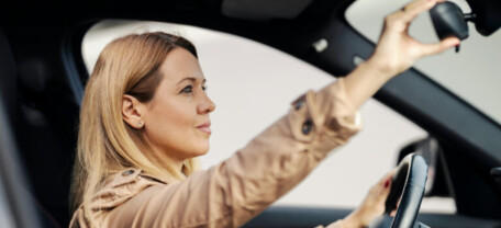 Водителям объяснили, как правильно настроить зеркала, чтобы избежать слепых зон