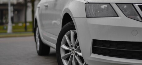 Українцям у Чехії доведеться повністю легалізувати свої авто після переходу на спеціальний дозвіл (ZDP)
