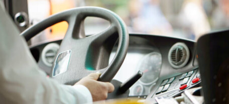 З липня 2026 року водіям заборонять ночівлі в кабіні та обмежать нічні зміни: що зміниться