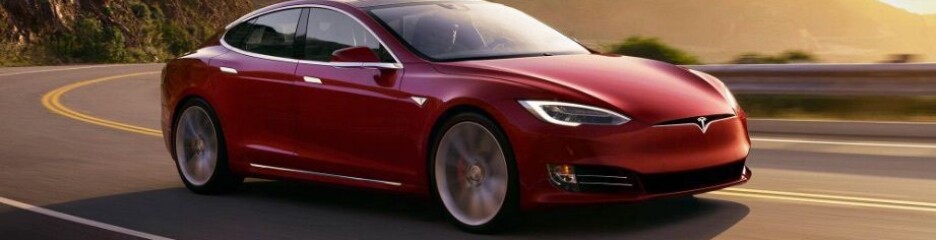 Tesla анонсировала поддержку интеллектуальных детских автокресел в новом обновлении