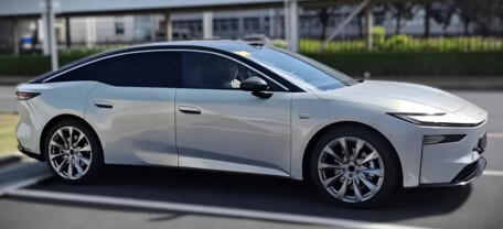 Toyota виводить на ринок новий електроседан bZ7: запас ходу — до 710 км