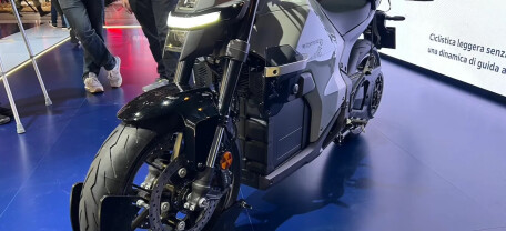 Honda WN7 признан лучшим в дизайне: электромотоцикл получил главную награду Red Dot 2026