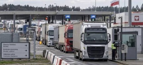 Польща запровадить платне бронювання для вантажівок на кордоні: нові правила почнуть діяти у 2027 році