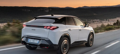 В Україні стартують продажі повнопривідного електрокросовера Peugeot E-3008