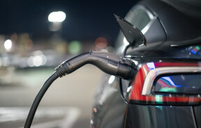 В Україні з 1 січня 2026 року почали оподатковувати електромобілі