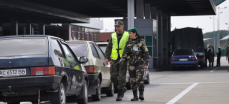 Хто має право перетинати державний кордон без черги: перелік категорій