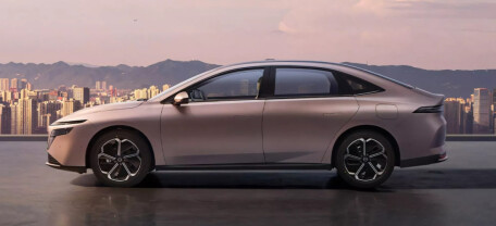 Nissan представив новий плагін-гібридний седан N6