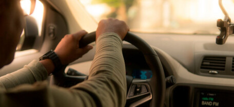 Ветераны с инвалидностью могут бесплатно научиться водить: как работает государственная программа