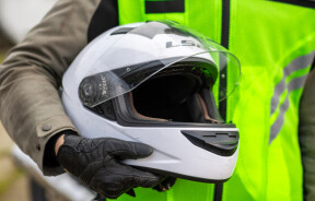 Большинство украинцев поддерживают обязательное использование сертифицированных мотошлемов
