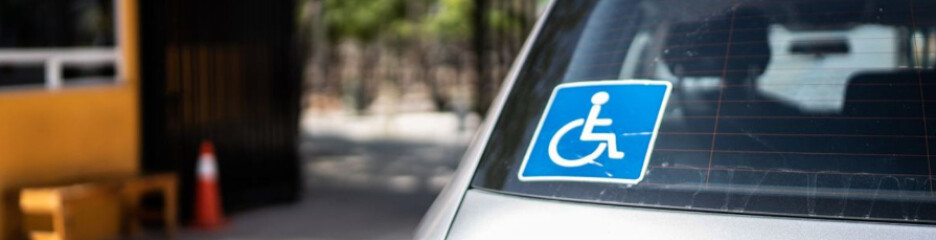 Штрафи за паркування без спецзнака: закон про авто осіб з інвалідністю можуть посилити