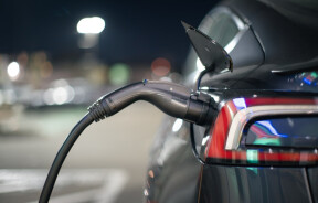 Електромобілі в Україні: падіння продажів і топ-новинки лютого 2026