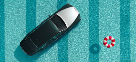 Rolls-Royce отмечает 100-летие Phantom необычным перформансом — автомобиль погрузили в бассейн