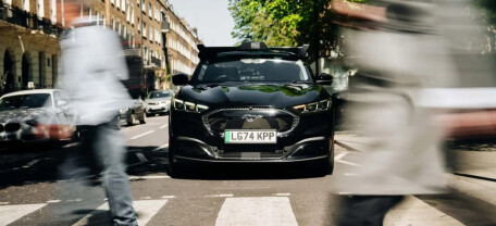 Uber вывел на дороги Лондона роботакси Ford Mustang Mach-E: поездку можно заказать через обычное приложение