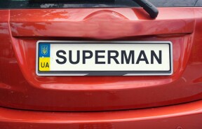 В Україні дозволили безкоштовно передавати індивідуальні номерні знаки: що потрібно знати водіям