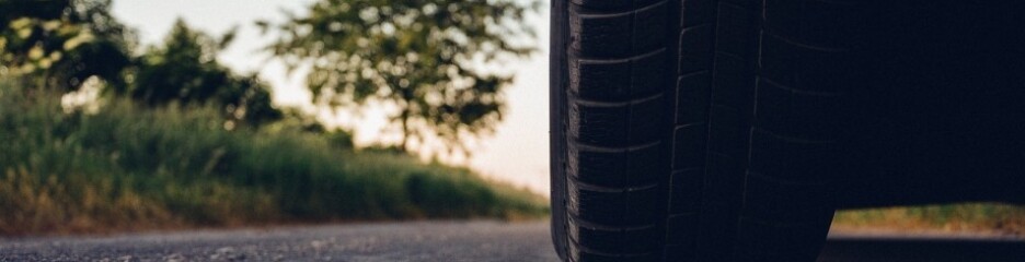 Может ли разбитое стекло на дороге повредить шины автомобиля: советы экспертов
